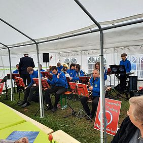 Musikalische Untermalung im Festzelt